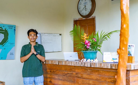 Receptionist di Karang Mas Villa