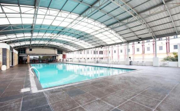 Swimming Pool di Karlita Hotel