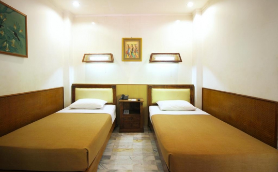Tampilan Bedroom Hotel di Karthi Hotel