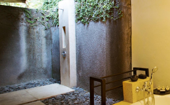 Bathroom di Kayumanis Sanur Private Villa and Spa
