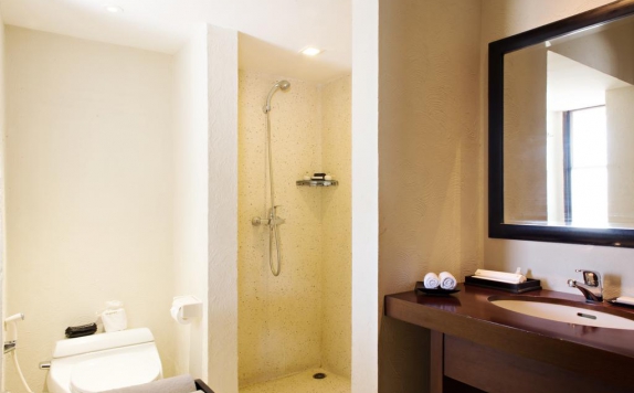 Tampilan Bathroom Hotel di Kayumanis Sanur Privatre Villa and Spa
