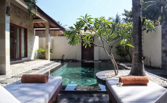 Swimming pool di Kelapa Luxury Villa