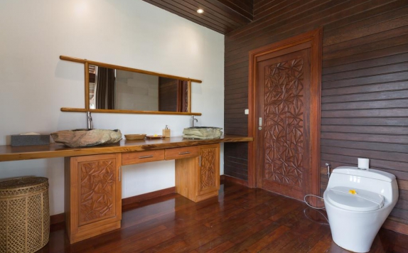 Bathroom di Khaya Luxury Villa by Nagisa Bali