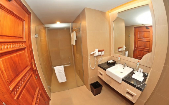Bathroom di KJ Hotel Yogyakarta