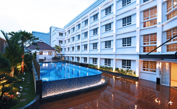 Swimming Pool di Kokoon Hotel Surabaya