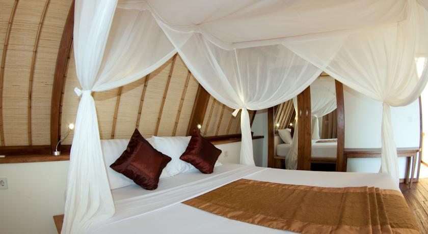 Kamar Tidur di Komodo Resort Sebayur