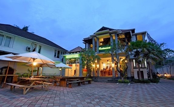 entrance restaurant di Kubal Villa Seminyak