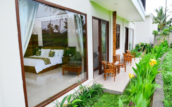 Tampilan Teras Hotel di Kubu Bali Baik Villa and Resort
