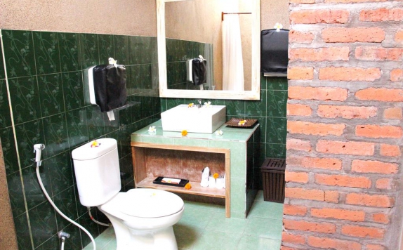 Bathroom di Kubuku Ecolodge