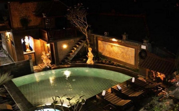 Swimming Pool di Kunang Kunang Guest House