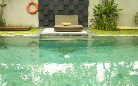 swimming pool di Kunti Villas