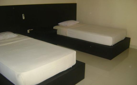 guest room twin bed di Kuta Indah
