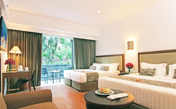 guest room twin bed di Kuta Paradiso