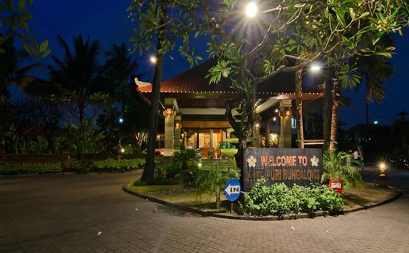 Tampilan Luar Hotel di Kuta Puri Bungalow