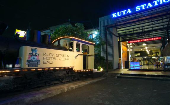 exterior di Kuta Station Hotel & Spa