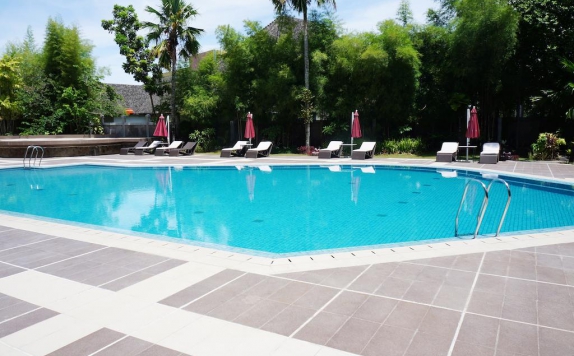 Swimming Pool di Kyriad Bumiminang Hotel