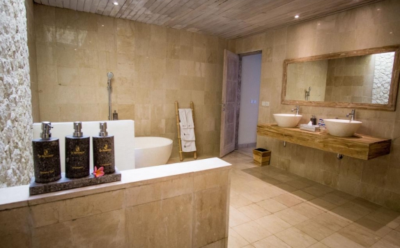 Bathroom di La Berceuse Resort and Villa