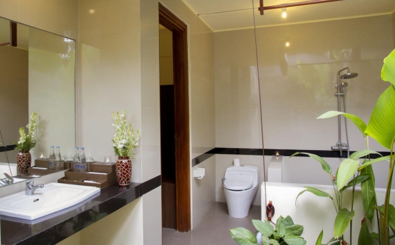 Bathroom di Ladera Villa Ubud