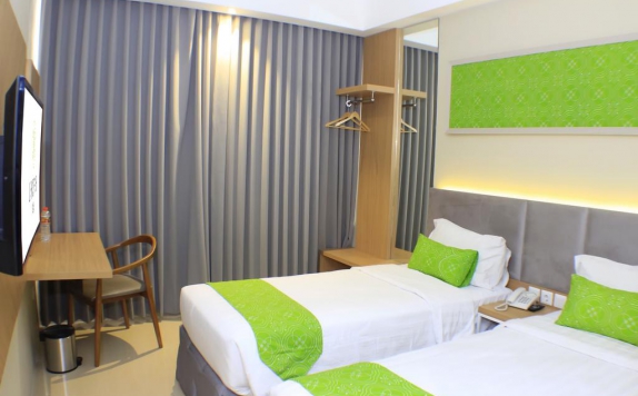 guest room twin bed di Laksana Inn Hotel