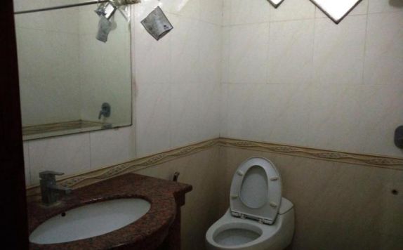 Bathroom Hotel di Lambitu Hotel Bima