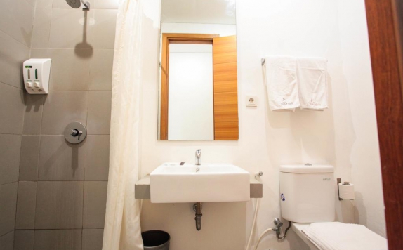 Bathroom di Le Green Hotel & Suites Kuningan