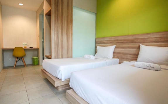 guest room twin bed di Le Green Suite Supomo
