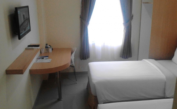 kamar tidur di Le Man Hotel Tulang Bawang Lampung