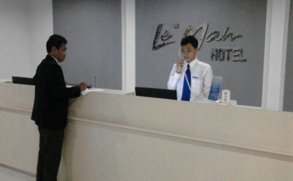 Resepsionis di Le Man Hotel Tulang Bawang Lampung