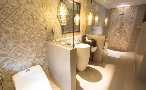 Bathroom di Lembongan Beach Club and Resort
