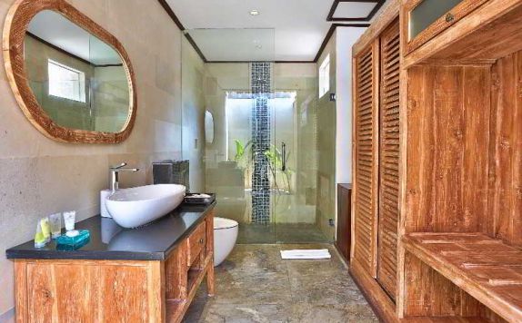 Bathroom di Lembongan Beach Club and Resort