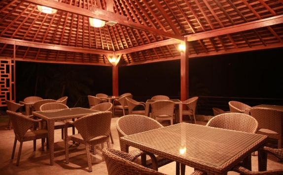 Outdoor Seating di Lima Satu Resort by BAIO