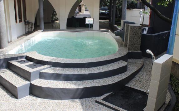 swiming pool di Lingga Hotel