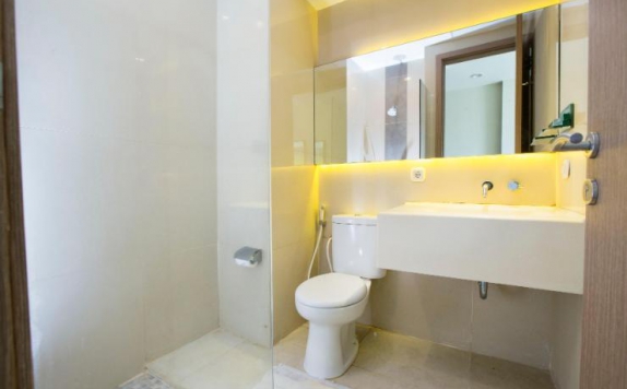 Tampilan Bathroom Hotel di Loji Hotel Smart Luxury