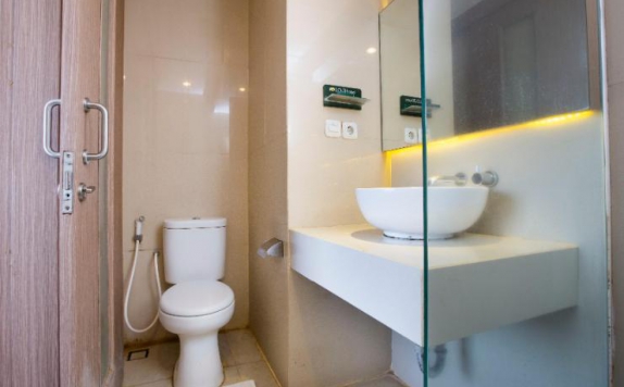 Tampilan Bathroom Hotel di Loji Hotel Smart Luxury
