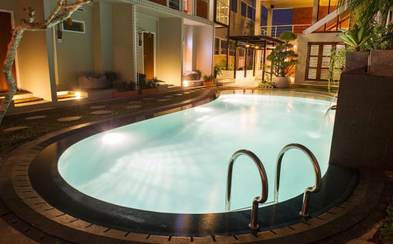 Swimming Pool di Lokal Hotel and Restaurant