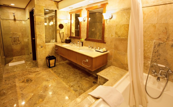 Bathroom di Lorin Business Resort & Spa 