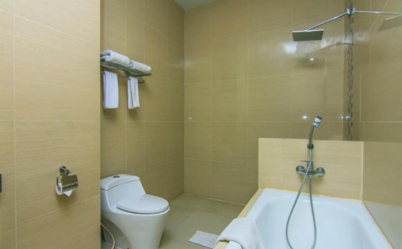 Bathroom di Lorin New Kuta Hotel