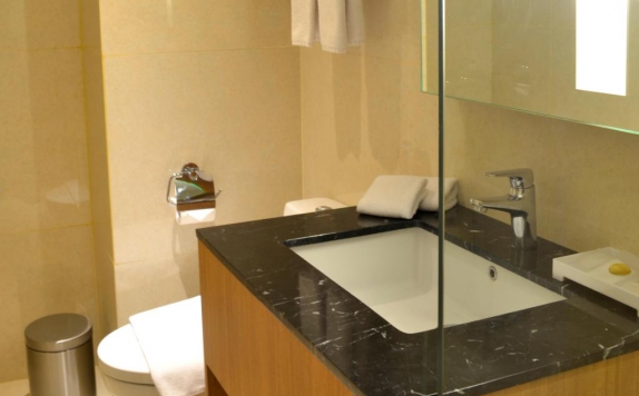 bathroom di Louis Kienne Hotel Simpang Lima