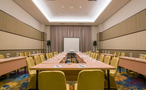 Meeting room di Luminor Pecenongan Jakarta