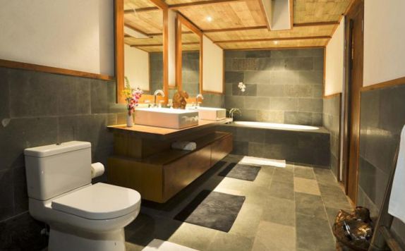 Bathroom di Luwak Ubud Villas