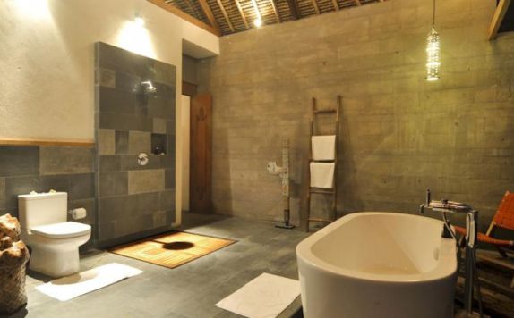 Bathroom di Luwak Ubud Villas