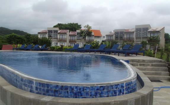 swimming pool di Luwansa Beach Resort