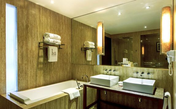 Bathroom di Lv8 Resort Hotel
