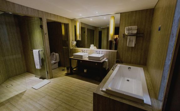 Bathroom di Lv8 Resort Hotel