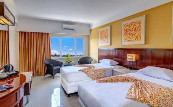 guest room twin bed di Maharani Beach