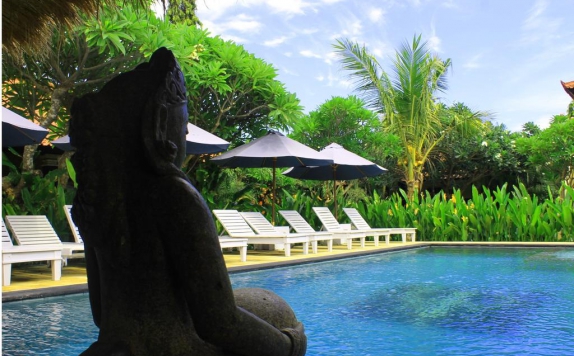 Swimming Pool di Man's Cottages and Spa