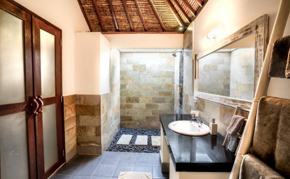 Bathroom di Manta Dive Gili Air Resort