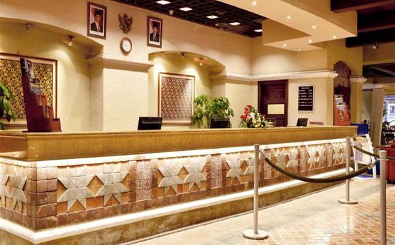 Front Office di Marbella Hotel, Convention & Spa Anyer