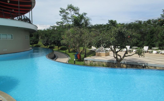 Swimming Pool di Marbella Suites Bandung