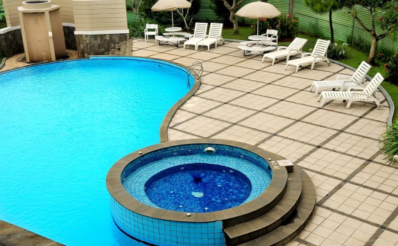 Swimming Pool di Marbella Suites Bandung
